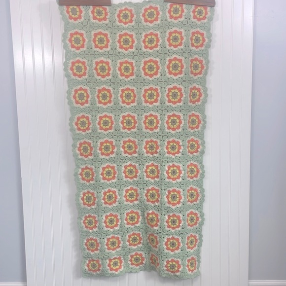 Vintage Granny Square Hand Crocheted Afghan Throw Blanket Approx. 30”x56.75” - Picture 2 of 9